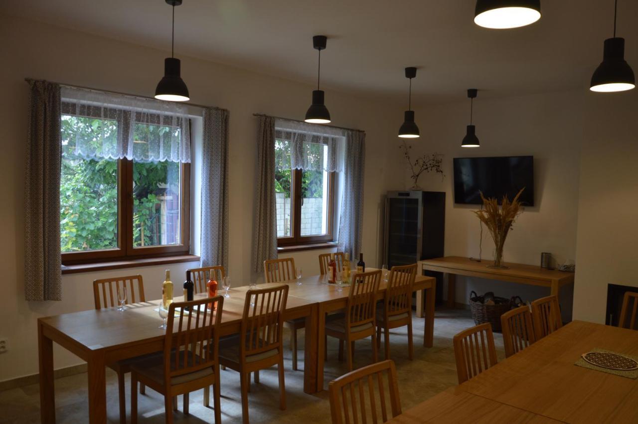 Lipov Penzion V Rodinnem Vinarstvi Kadubcovi מראה חיצוני תמונה
